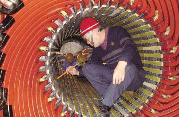 西安泰富西瑪電機(jī)吳高治、劉長(zhǎng)安、張衛(wèi)華榮獲西安市勞動(dòng)模范榮譽(yù)稱號(hào)。