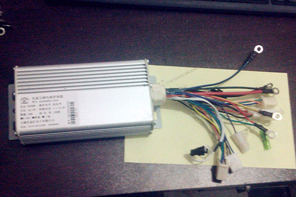 Z2直流電機控制器的安裝過程分享。